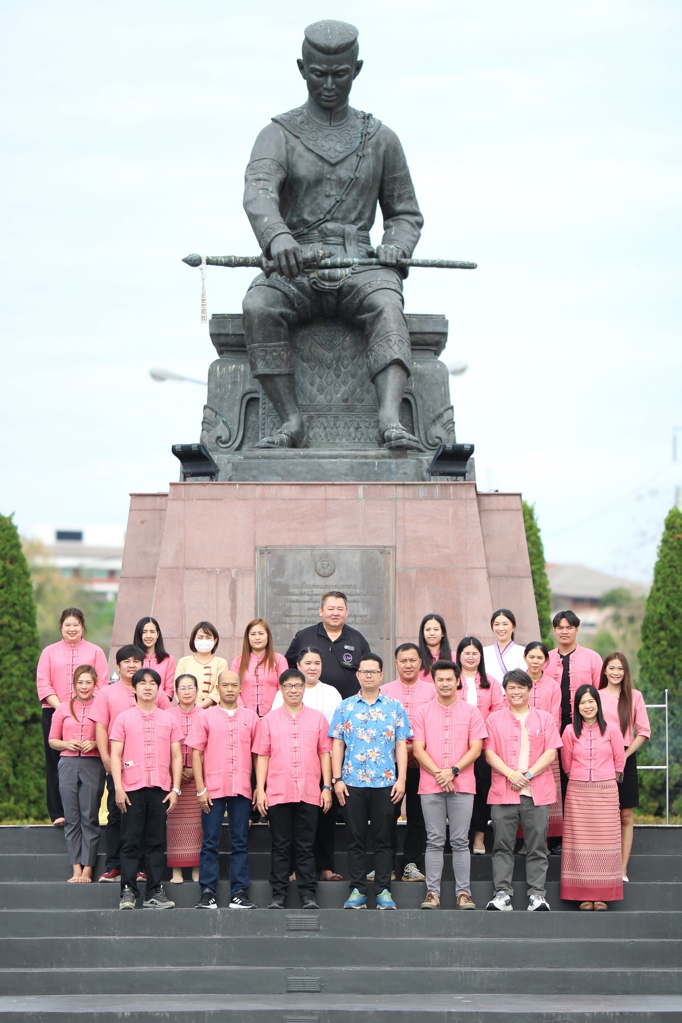 ศูนย์สิ่งแวดล้อมและการจัดการที่ยั่งยืน ร่วมกับ กองอาคารสถานที่  มหาวิทยาลัยพะเยา ได้ร่วมสักการะบูชาพระพุทธภุชคารักษ์ และสักการะสมเด็จพระนเรศวรมหาราช